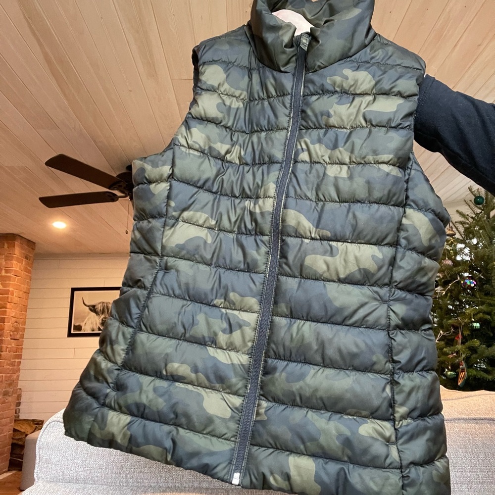 Camo puffer vest